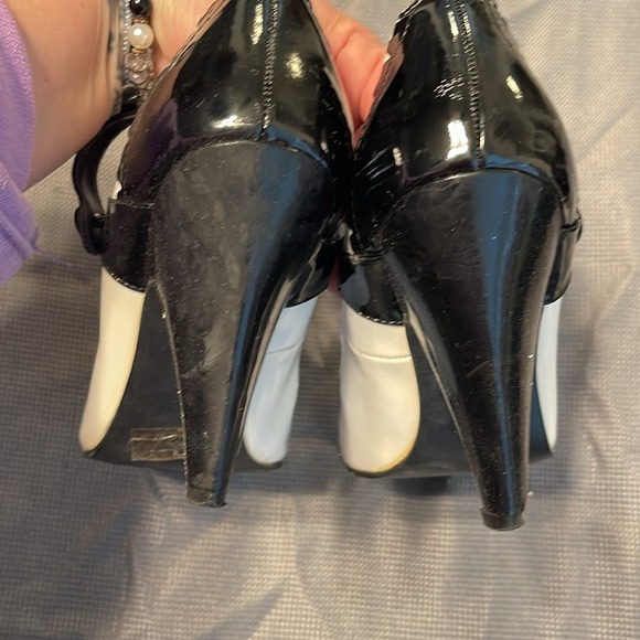 Black & White Mary Jane style pinup 4 inch heel - Picture 4 of 6